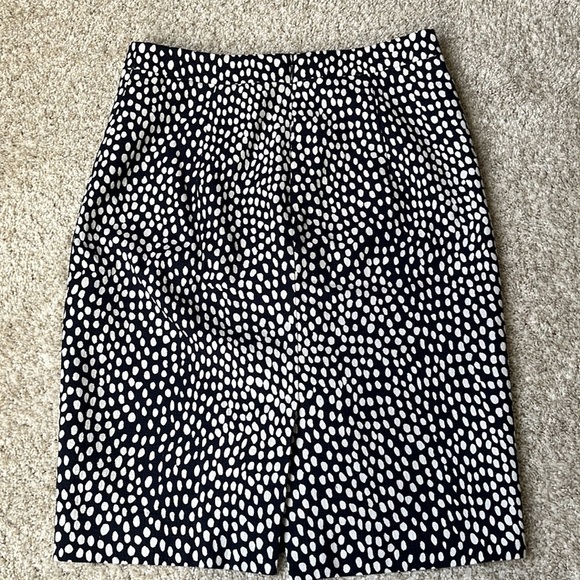 J. Crew Factory women’s pencil skirt. Size 0 - Picture 3 of 3